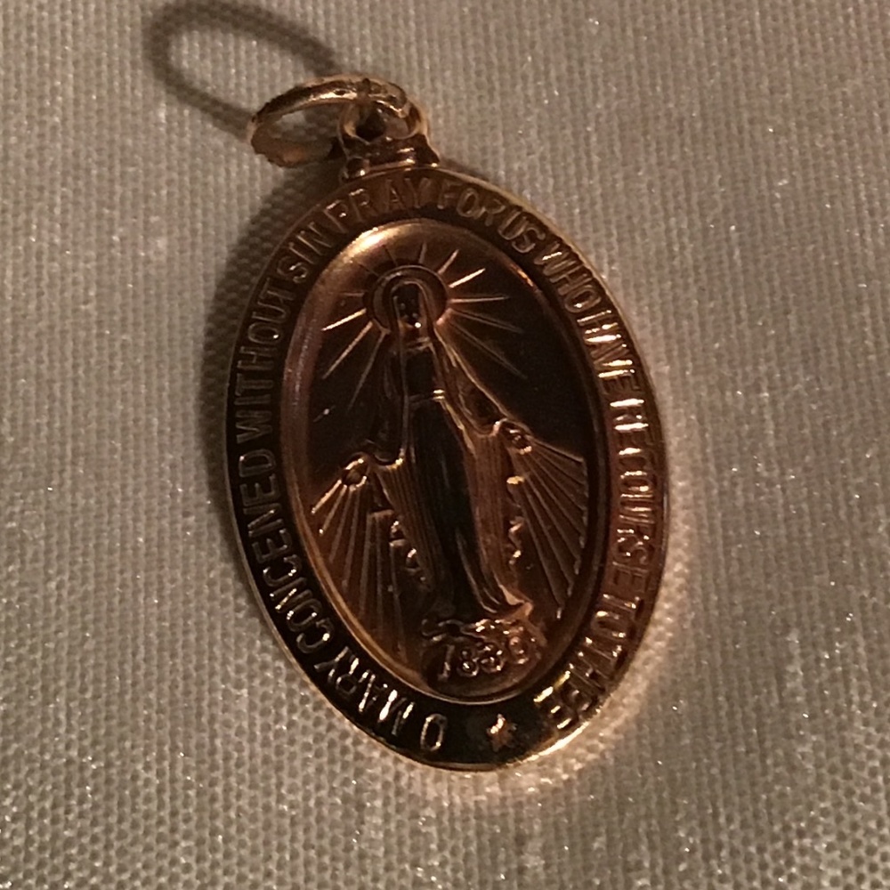 New 14k charm religious madonna